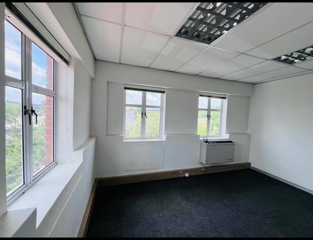 890M² OFFICE FOR SALE IN WATERFORD ESTATES